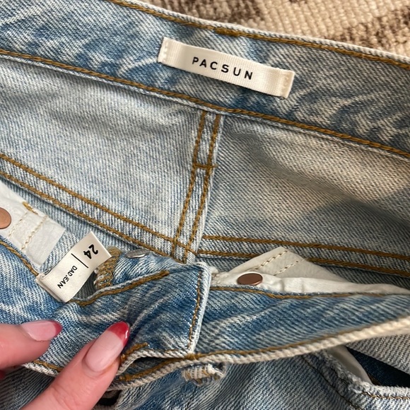 PacSun distressed light blue 90s jean - Picture 5 of 5
